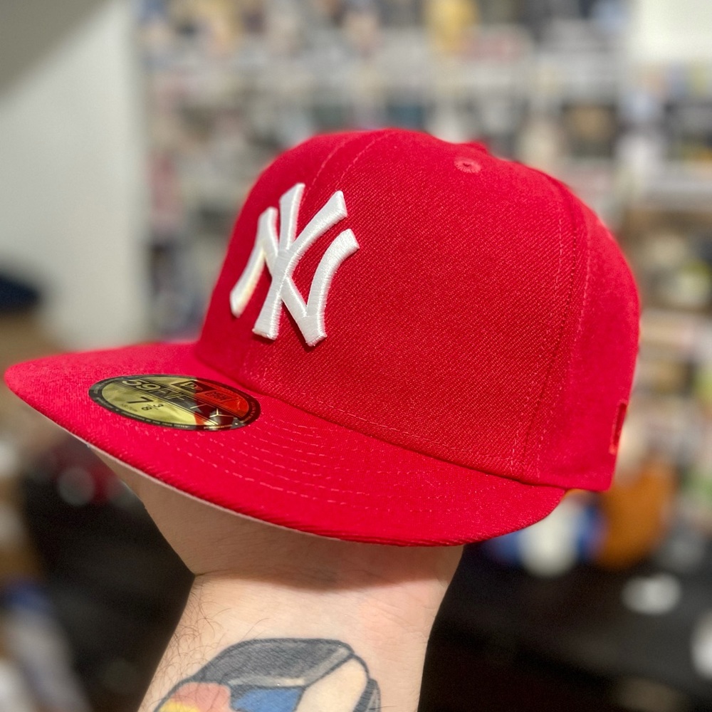 New York Yankees Red W/Pink UV (1996 World Series Patch)